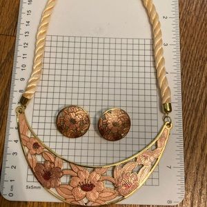 Flower design necklace and earrings!